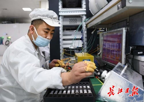 武汉“五个中心”建设开局冲刺 5G车间满负荷运转，科研团队攻坚通信技术研发